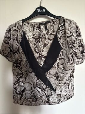 BCBG Max Azria 100% Silk médium  Snake Print Blouse with Black Accents